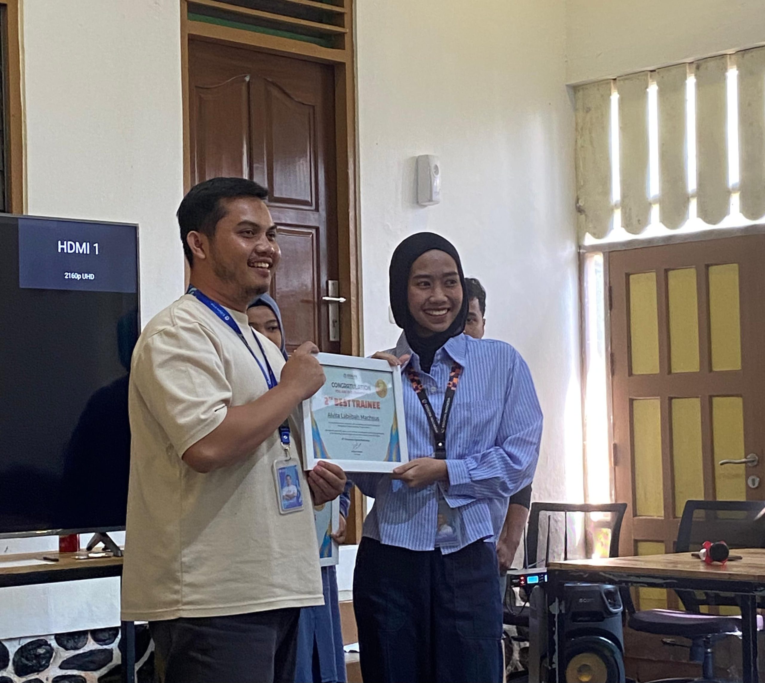 Alvita Labiibah Machsus Raih Penghargaan 2nd Best Trainee pada Program MT Erdigma Indonesia